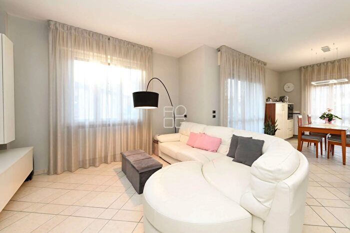 Appartamento trilocale in vendita in Via Mezzocolle, Desenzano Del Garda