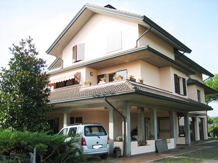 Appartamento trilocale in affitto in Via Pinarella, Pinarella, Cervia