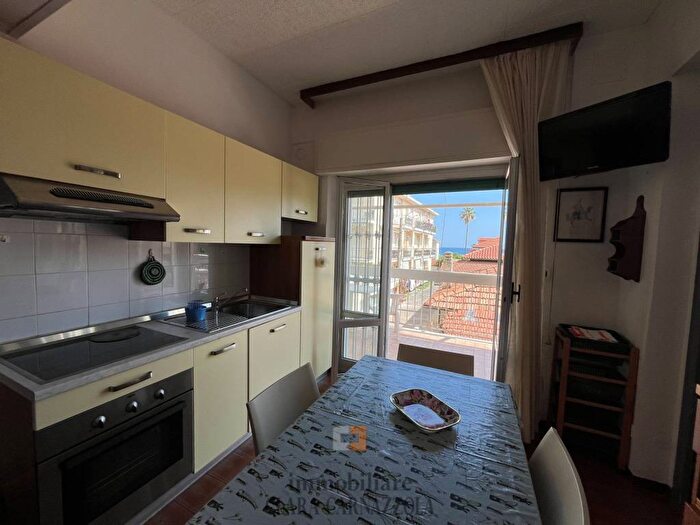 Appartamento bilocale in affitto in Via delle Magnolie, Centro, Diano Marina