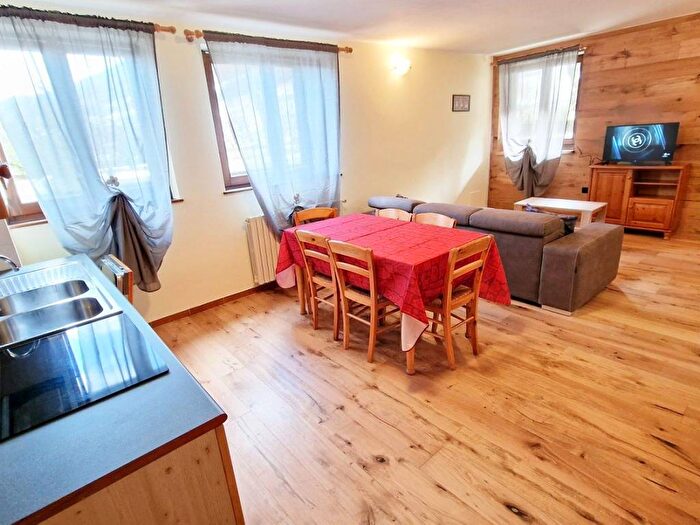 Appartamento trilocale in affitto in Via Magnolta, Aprica