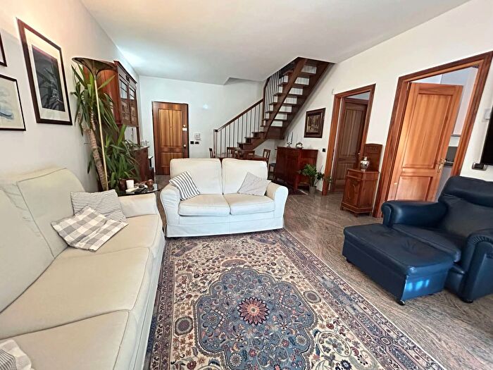 Appartamento con 7 locali in vendita in AdZe Via Bonasia, Modena