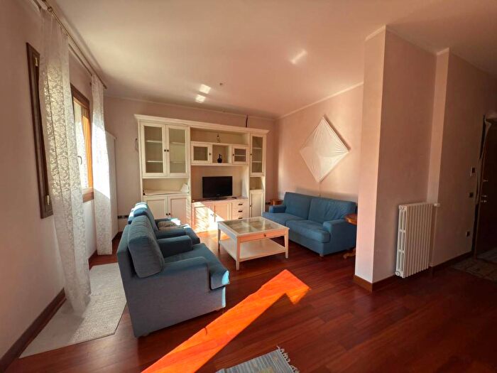 Appartamento con 5 locali in affitto in Piazze Duomo, Padova