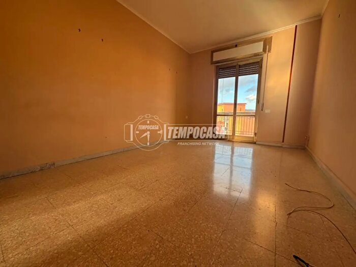 Appartamento trilocale in vendita in Via Divisione Siena, Napoli