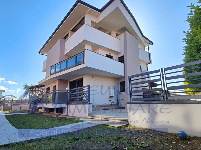 Casa quadrilocale in affitto in Via Antonio De Curtis, Maddaloni