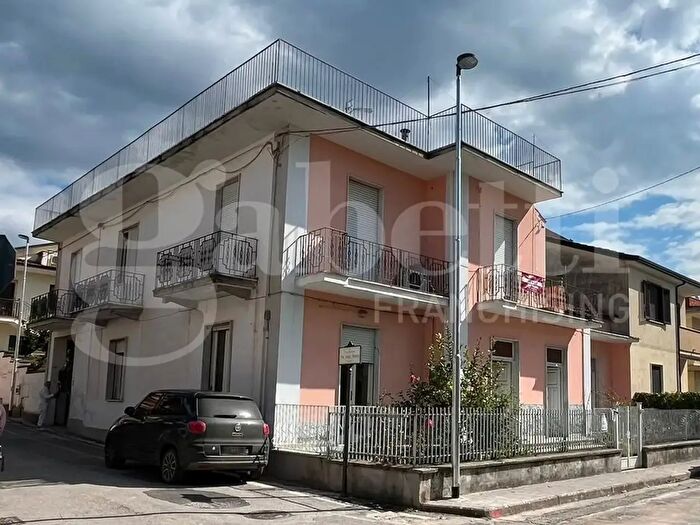 Casa con 10 locali in vendita in Via Luigi Sterzo, Pignataro Maggiore