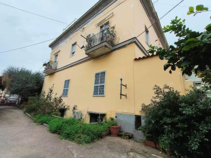 Appartamento trilocale in vendita in Via Diocleziano, Napoli