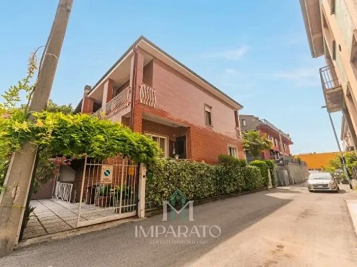 Casa con 6 locali in vendita in Vicolo Giulio Cappelletti, Bresso