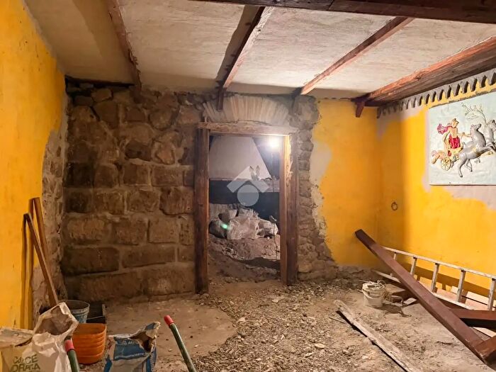 Casa bilocale in vendita in Via Borgo di Sotto, Soriano Nel Cimino