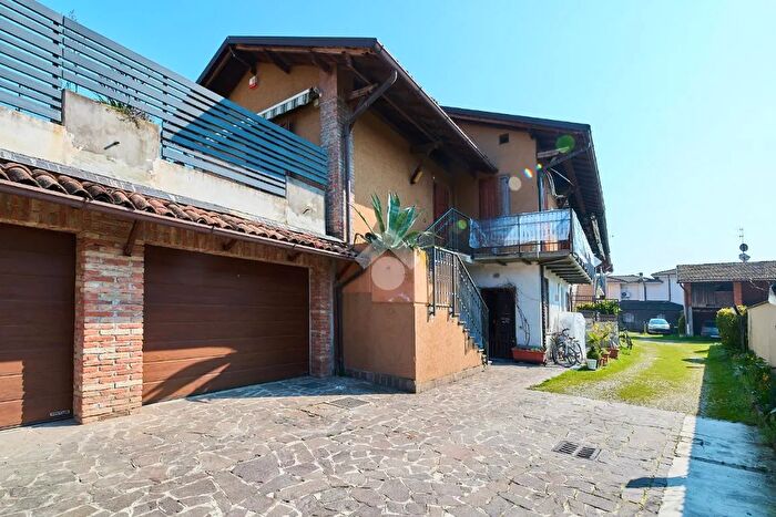 Casa quadrilocale in vendita in Via Antonio Stradivari, Spino DAdda