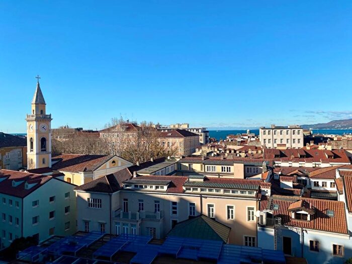 Appartamento trilocale in affitto in Città Vecchia, Trieste