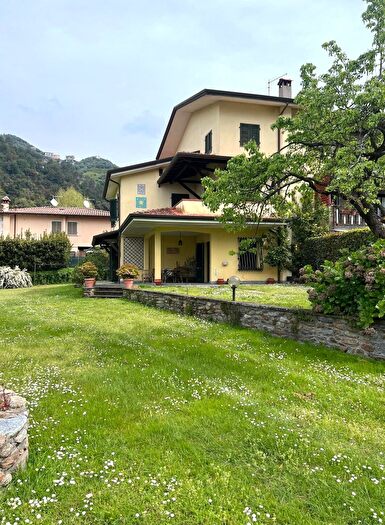 Casa con 6 locali in vendita in Montignoso