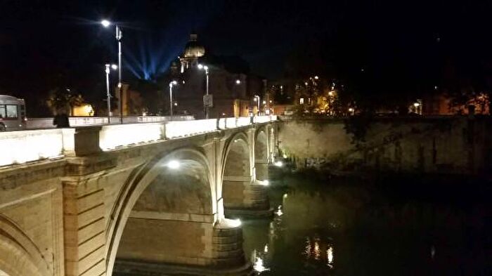 Appartamento trilocale in vendita in Salita del Grillo, Roma