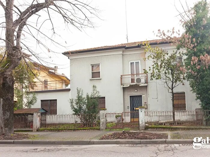 Casa con 13 locali in vendita in Via Roma, San Giovanni In Marignano