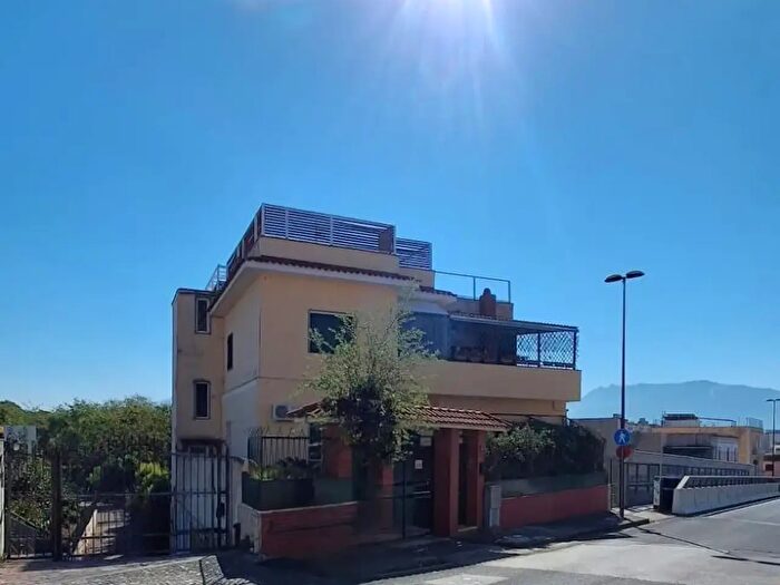 Appartamento quadrilocale in vendita in Via Vesuvio, Trecase