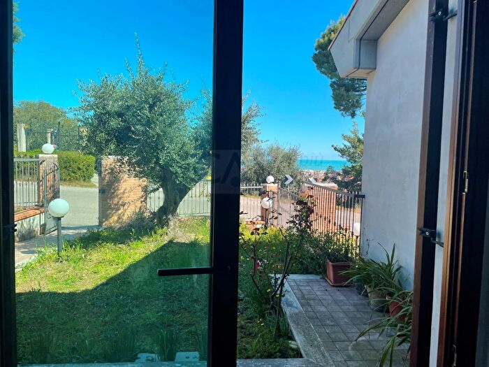 Casa con 6 locali in vendita in VI Santa Lucia, San Benedetto Del Tronto