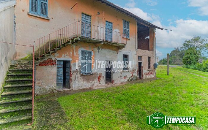 Appartamento quadrilocale in vendita in Via Domenico Romagnosi, Magenta