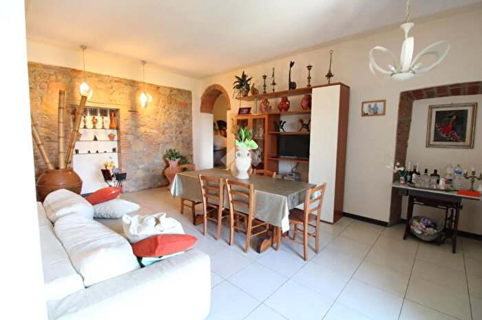 Casa con 6 locali in vendita in Via Amedeo, Vecchiano