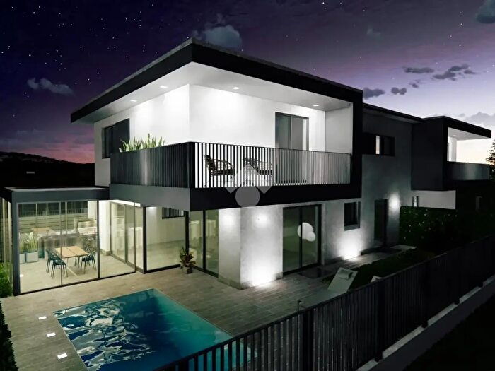 Casa con 5 locali in vendita in Via Copparo, Verona