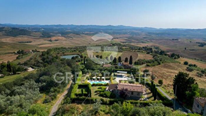 Casa con 6 locali in vendita in Viale Cesare Battisti, Volterra