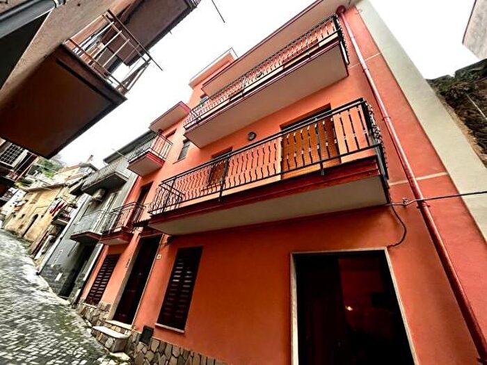 Casa con 6 locali in vendita in Via Solferino, Militello Rosmarino