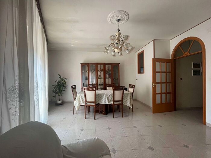 Appartamento con 8 locali in vendita in Via Indipendenza, Montescaglioso
