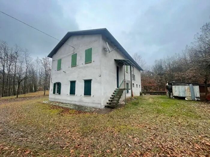 Casa con 6 locali in vendita in Via Badaglia, Polinago