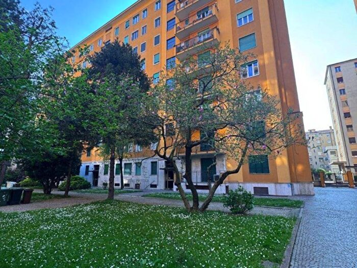Appartamento trilocale in affitto in Via Bernardino Bellincione, Quartiere Feltre, Milano