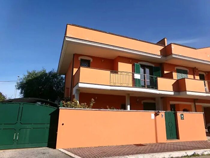 Appartamento trilocale in vendita in Via Marino, Anzio