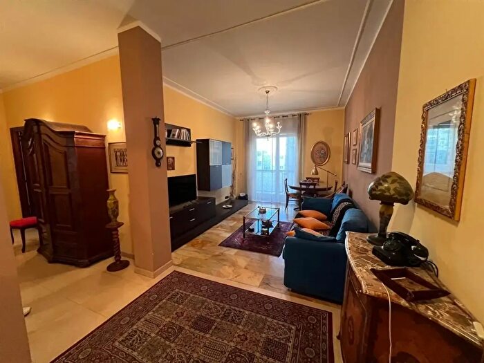 Appartamento quadrilocale in vendita in Via Bene Vagienna, Torino