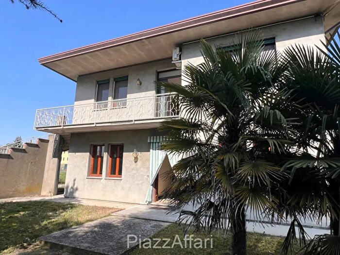 Appartamento quadrilocale in vendita in Via Roma, Brugine