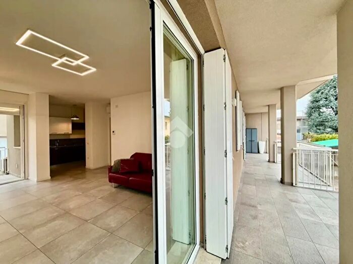 Appartamento trilocale in vendita in Via Nizza, Piazzola Sul Brenta