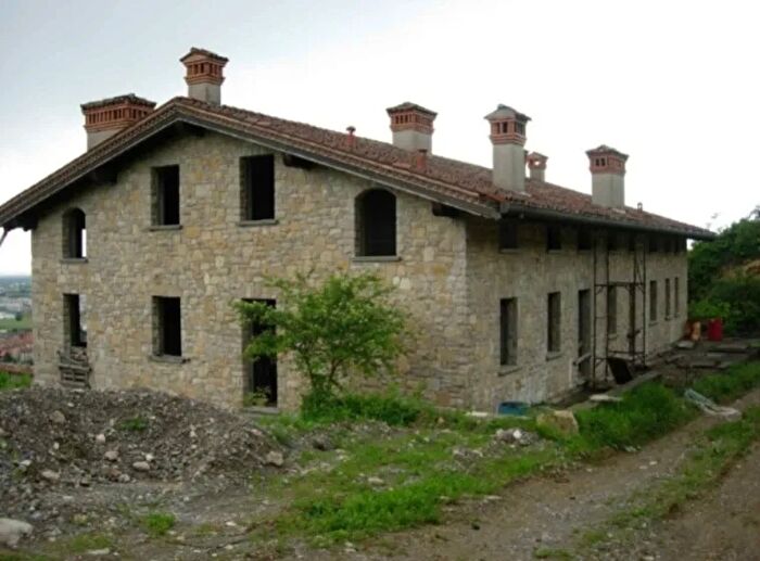 Casa con 10 locali in vendita in Via Montebello, Chiuduno