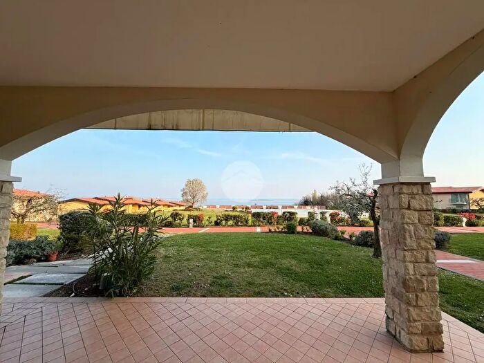 Appartamento trilocale in vendita in Via Giovanni Pascoli, Manerba Del Garda