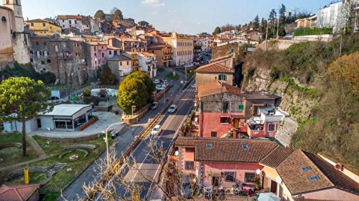 Appartamento trilocale in vendita in Via Roma, Labico