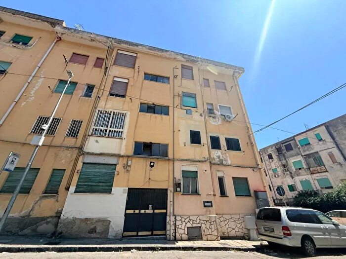 Appartamento trilocale in vendita in Via Andrea di Anfuso, Messina