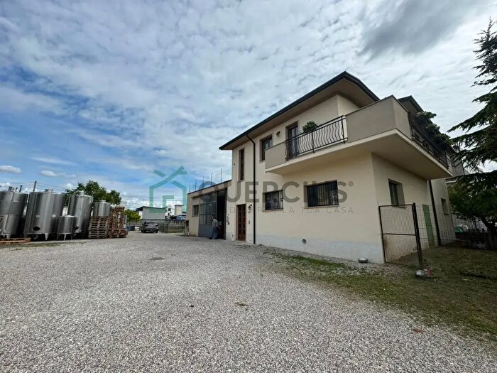 Casa con 5 locali in vendita in Viale dellArtigianato, Colognola Ai Colli