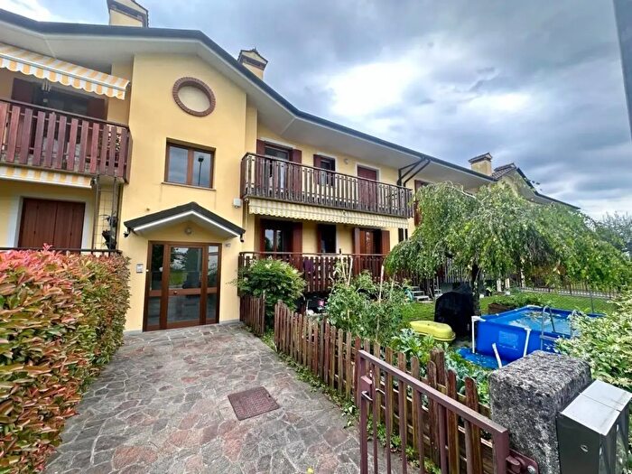 Appartamento trilocale in vendita in Manzano