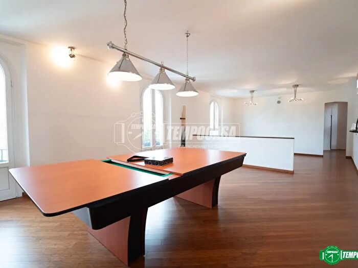 Appartamento con 5 locali in vendita in Via Giuseppe Garibaldi, Nova Milanese