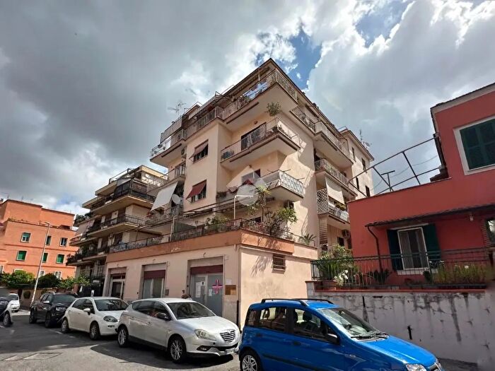 Appartamento bilocale in affitto in Via delle Fresie, Roma