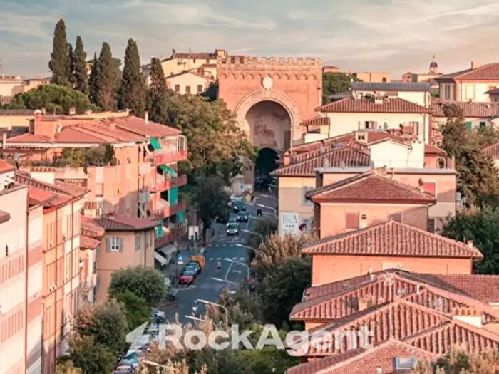 Appartamento quadrilocale in vendita in Viale Camillo Benso di Cavour, Siena