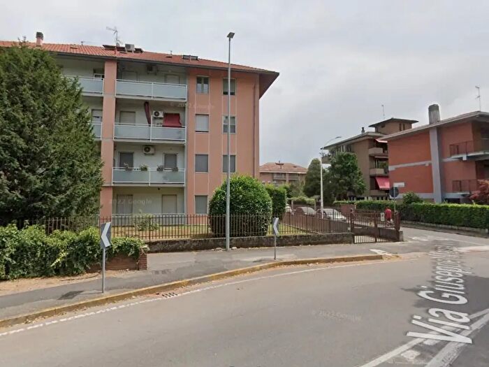 Appartamento trilocale in affitto in Via Piemonte, Pavia
