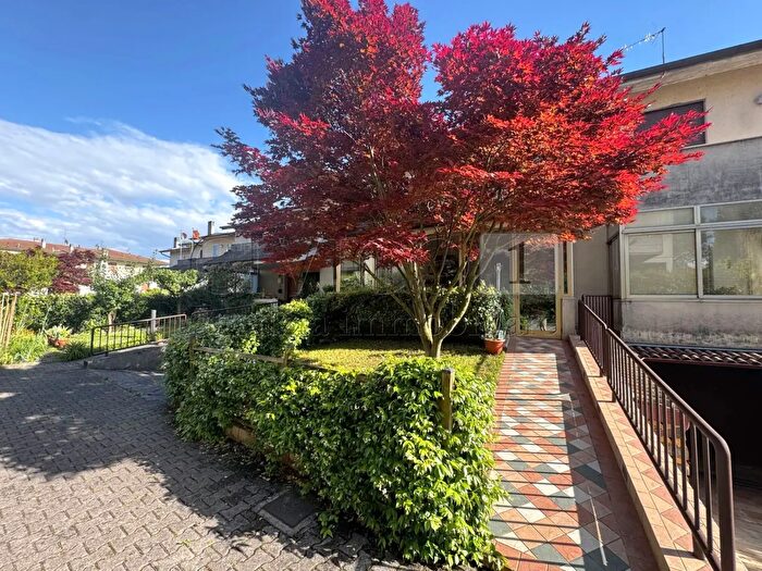 Casa con 7 locali in vendita in Via a De Gasperi, Bolzano Vicentino