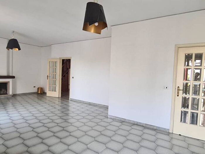 Appartamento con 5 locali in affitto in Piazza Castelnuovo delle Lanze, Centro, San Paolo Bel Sito