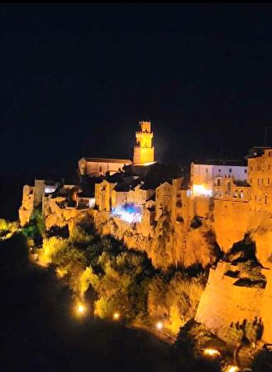 Appartamento trilocale in vendita in Via Zuccarelli, Pitigliano