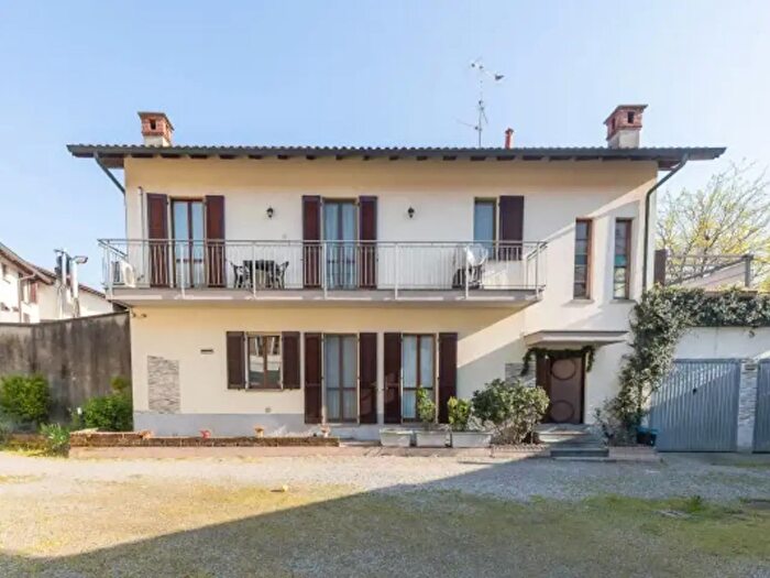 Casa trilocale in vendita in Via Roma, Aicurzio