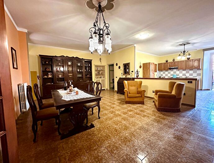 Appartamento con 6 locali in vendita in Via dei Preti, Capannori