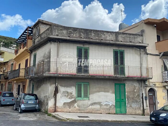 Appartamento bilocale in vendita in Via Comunale Camaro, Messina