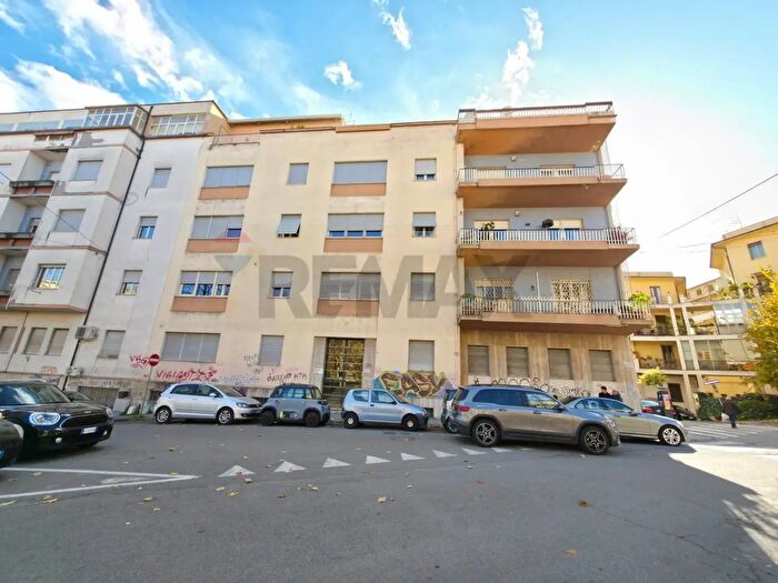 Appartamento con 10 locali in vendita in Via Brenta, Cosenza