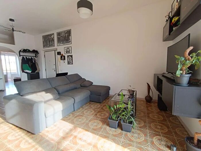 Appartamento quadrilocale in vendita in Via Giarratana, Roma