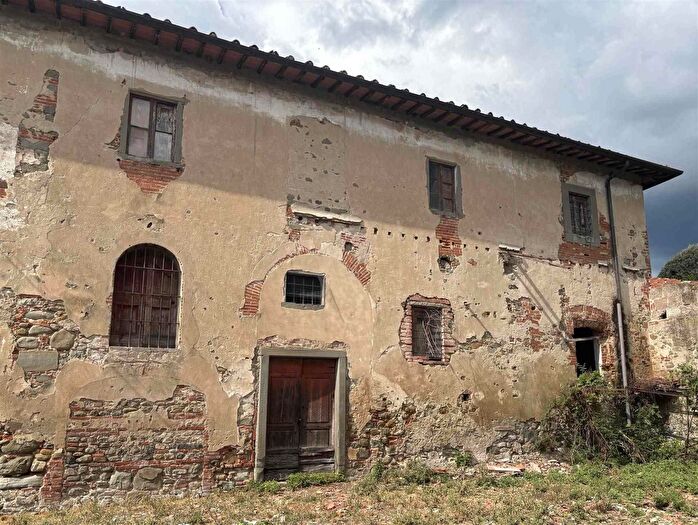 Casa con 15 locali in vendita in Reggello
